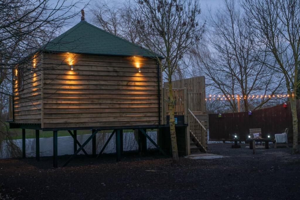 The Treehouse - Sleeps 4 Villa Old Leake Luaran gambar