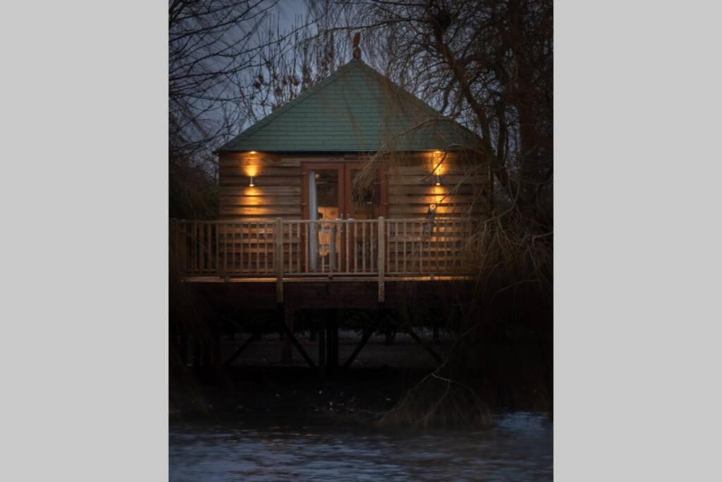 The Treehouse - Sleeps 4 Villa Old Leake Luaran gambar